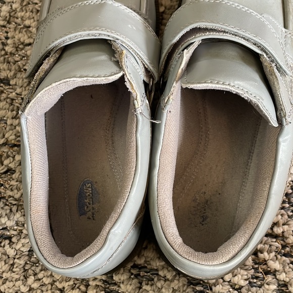 Shoes - Picture 5 of 9